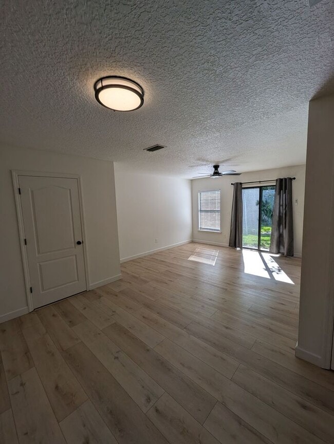 Building Photo - 131 Merlot