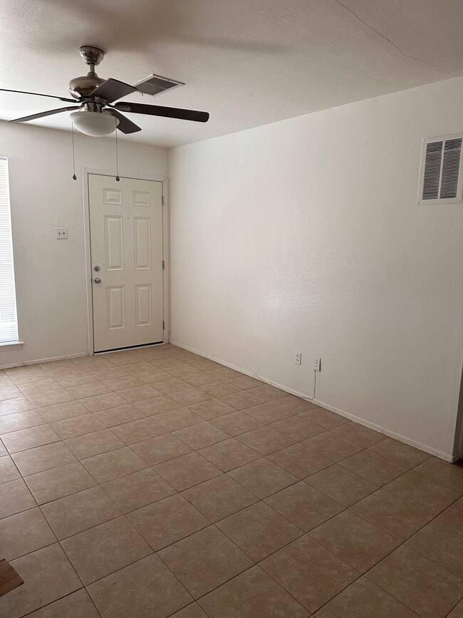 Building Photo - 3815 Mehalia Dr