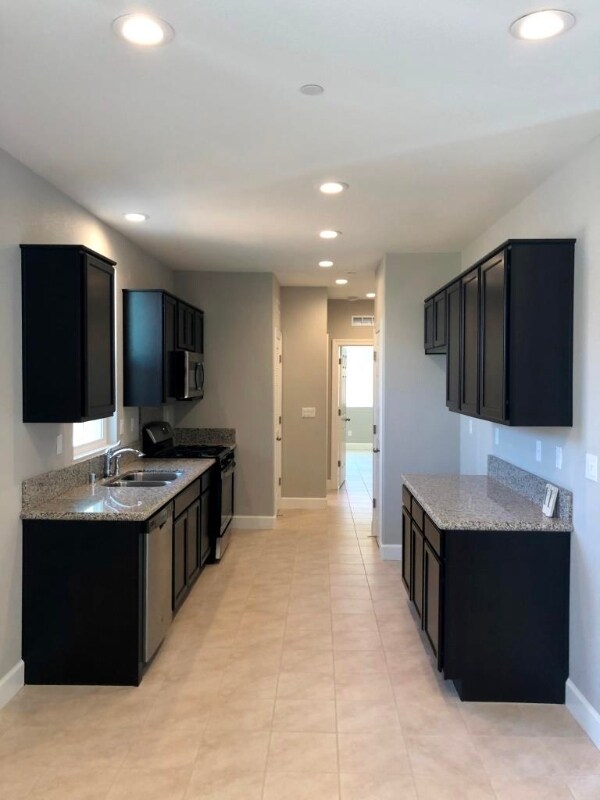 Foto del edificio - 614 Crocker Ln