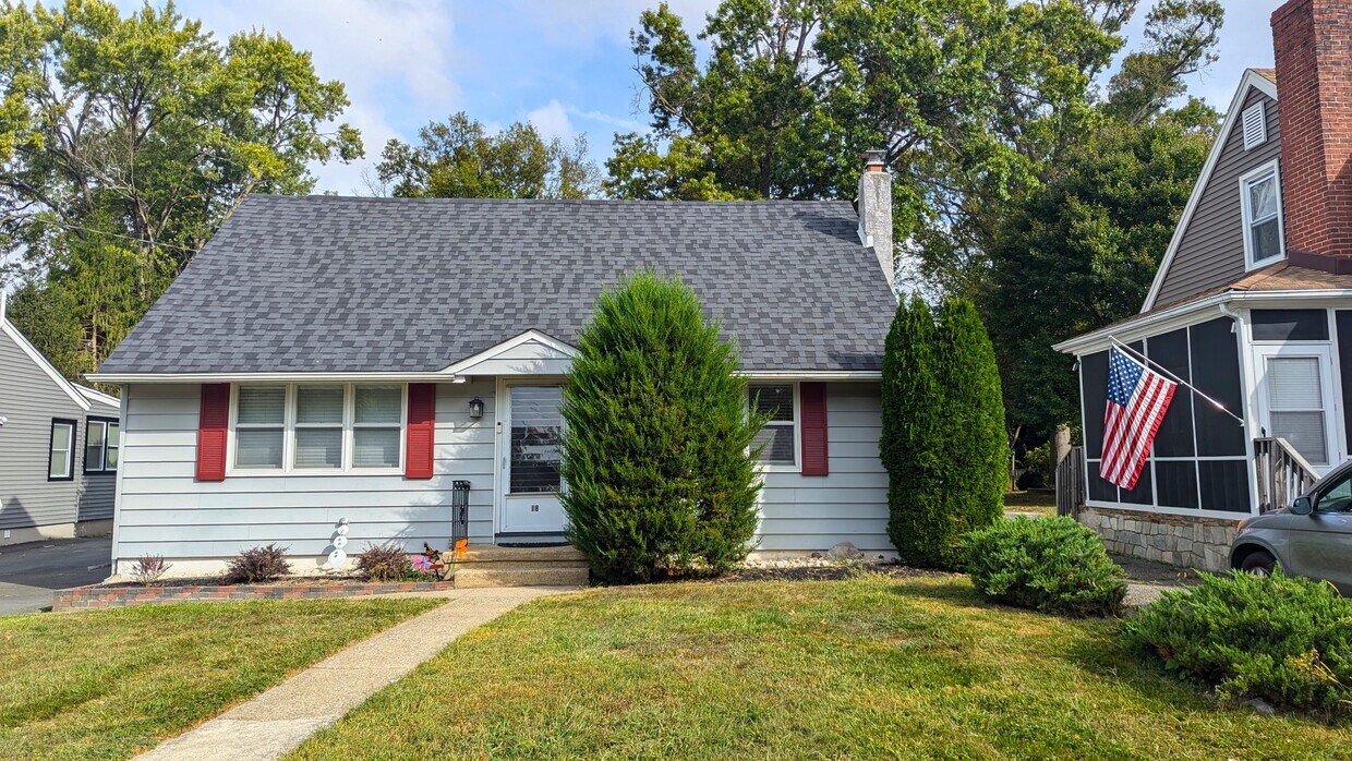 Primary Photo - 18 Steinway Ave