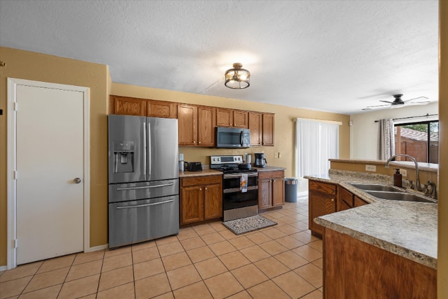 Building Photo - 7315 W Cordes Rd