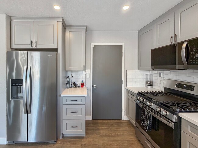 Foto del edificio - 460 River Valley Ave