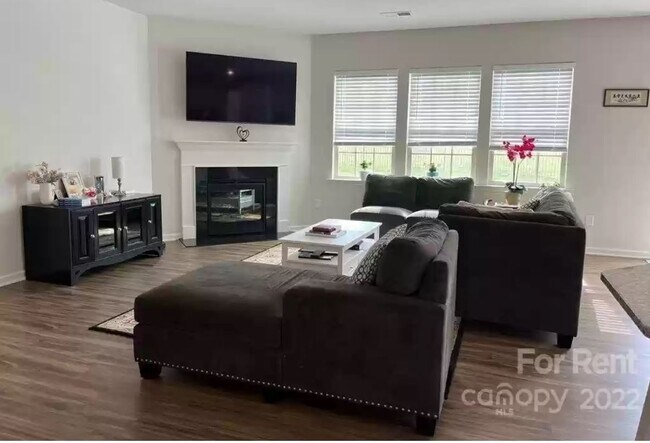 Foto del edificio - 1713 Wildwood Terrace Trl