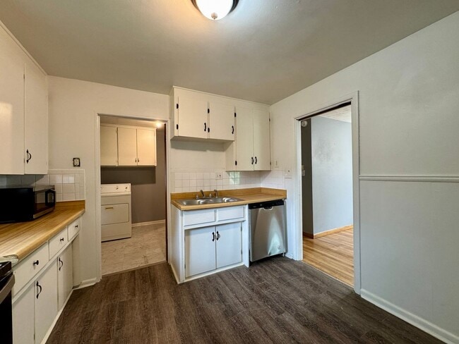 Photo - 3 Bedroom Home Walking distance to Sloan Lake & Highlands!