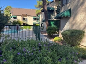Building Photo - 520 Elm Dr
