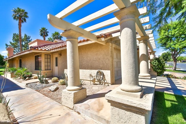 Building Photo - 2 br, 2 bath Condo - 77879 Woodhaven Drive S.
