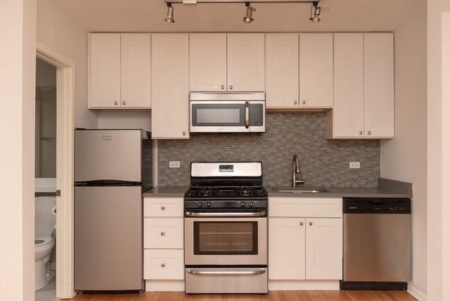 Building Photo - 2824 W Palmer St