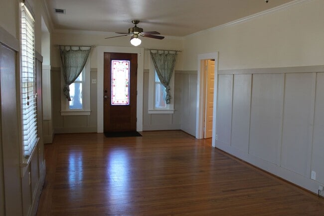 Building Photo - Available Soon! Charming 2 Bedroom 1 Bathr...