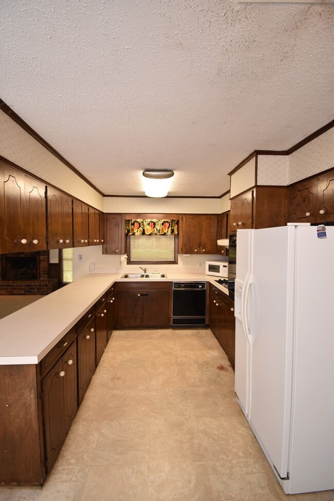 Foto del edificio - Spacious 3 Bed 2 Bath