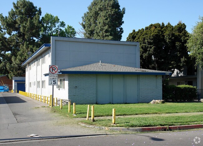 Building Photo - 11522 Stuart Dr
