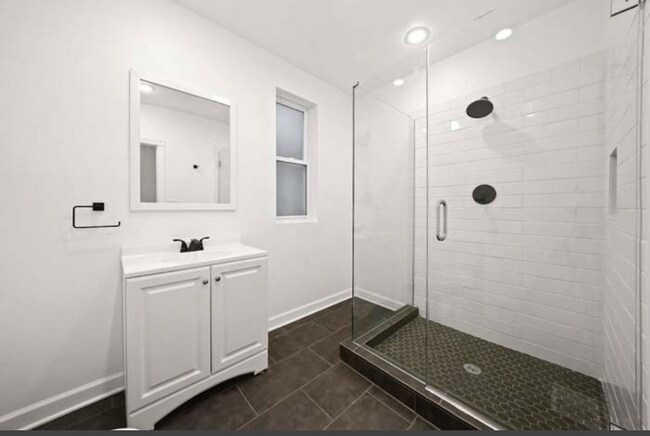 Building Photo - 2118 W 51st St