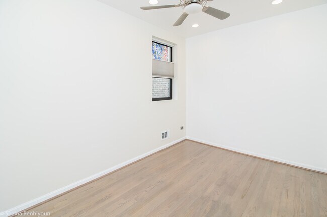 Foto del edificio - 841 W 33rd St