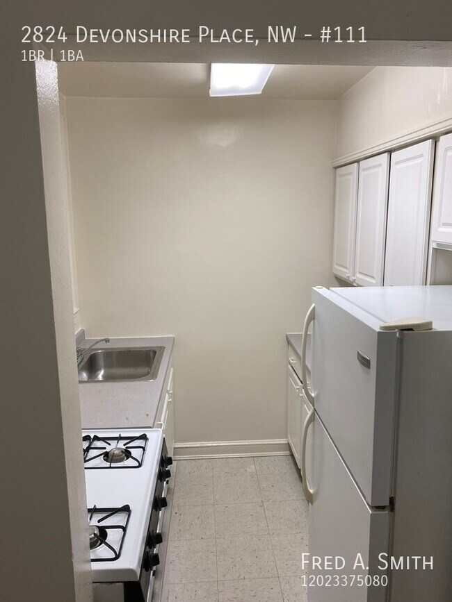 Foto del edificio - 2824 Devonshire Pl NW