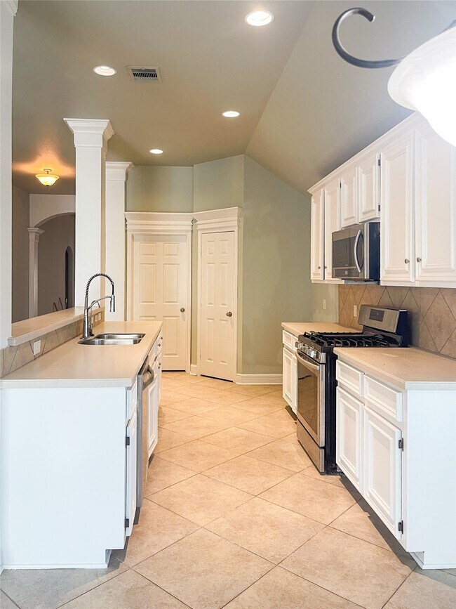 Building Photo - 854 Skyspring Ln