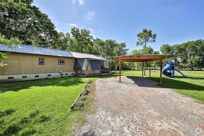 Building Photo - 2205 Willow Cove Dr