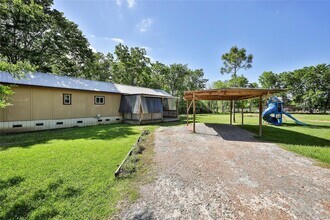 Building Photo - 2205 Willow Cove Dr