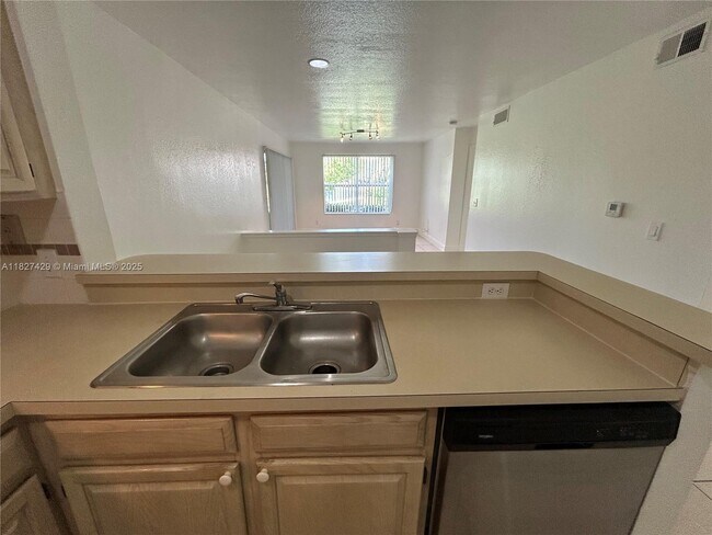 Foto del edificio - 1725 Palm Cove Blvd