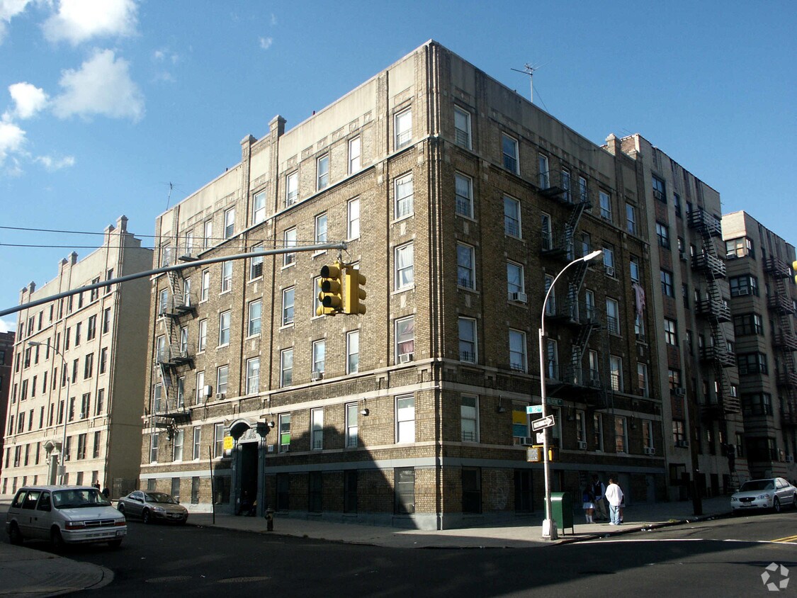 Primary Photo - 265 E 182nd St
