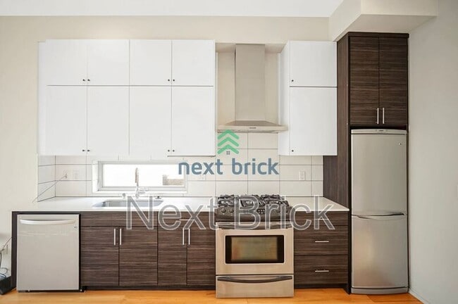 Building Photo - 122 22nd Ave