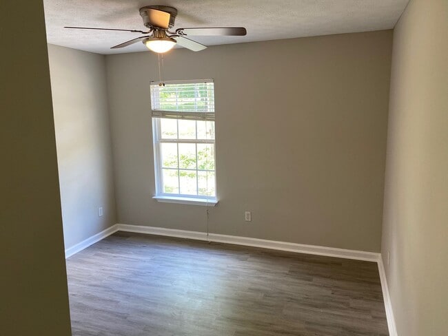 Foto del edificio - Coming soon! 3 bed 2 bath recently updated