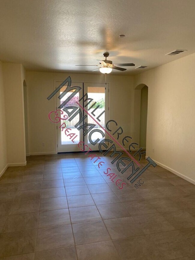 Foto del edificio - 3909 W Nellis Ave