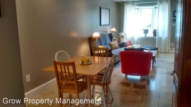 Foto del edificio - 3 br, 1 bath House - 927 Dudley St