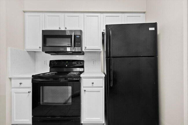 Foto del edificio - 6203 Myrtlewood Cir W