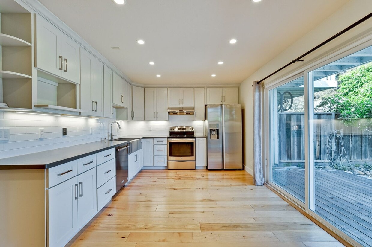 Foto principal - Spacious 3BR 1.5BA townhouse in Mountain View