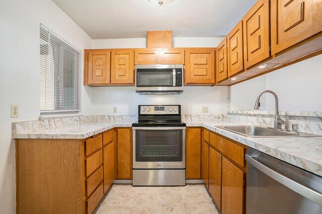 Foto del edificio - 3336 Solomon Ln
