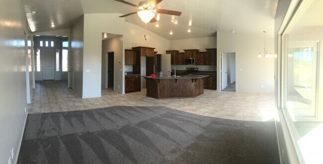 Foto del edificio - Beautiful 4 bedroom, 2 bathroom Home!