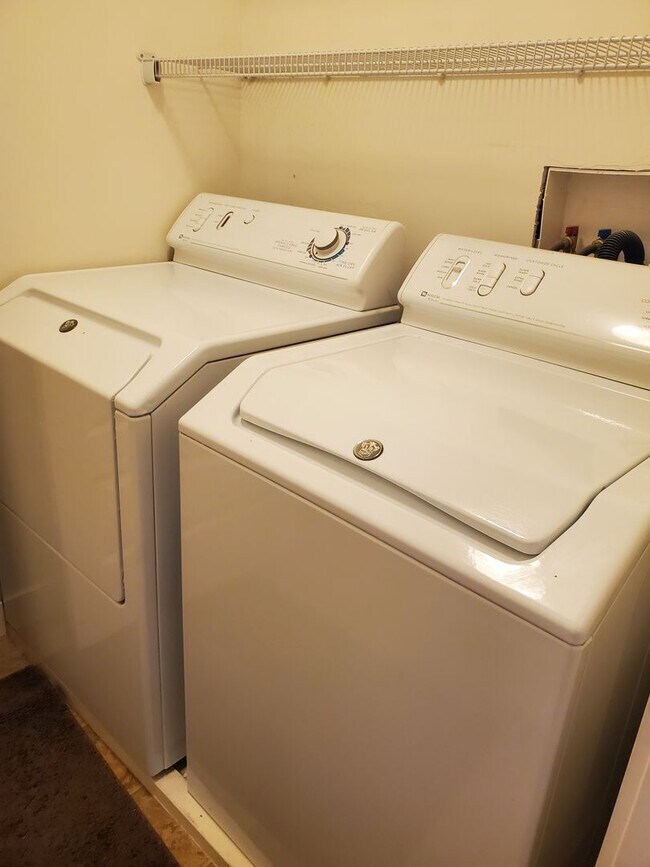 Building Photo - Huge 2 Bedroom Townhome for Rent at The District!