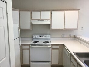 Building Photo - 1298 River Oaks Dr