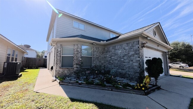 Building Photo - 2843 Oakland Brook St