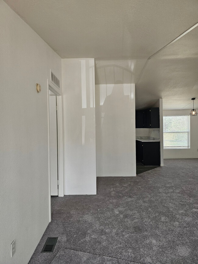 Foto del edificio - 3078 Rainbow Lake Dr