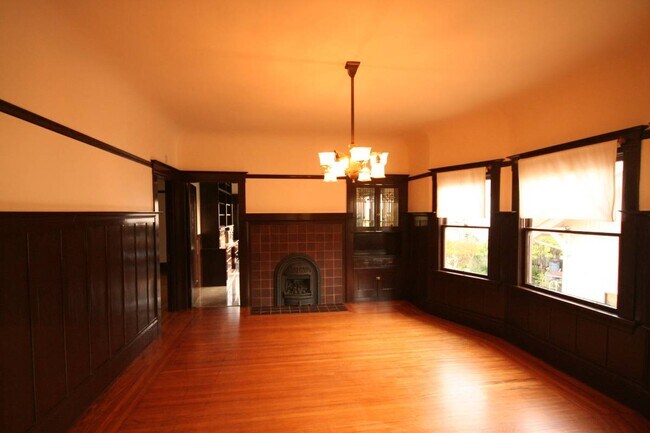 Building Photo - 479 44th St