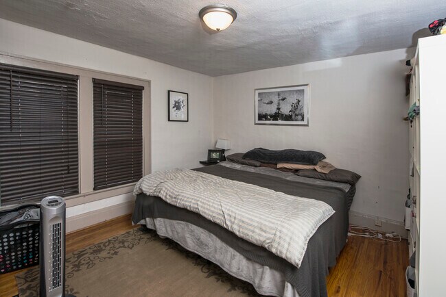 Foto del edificio - 137 W Lakeview Ave