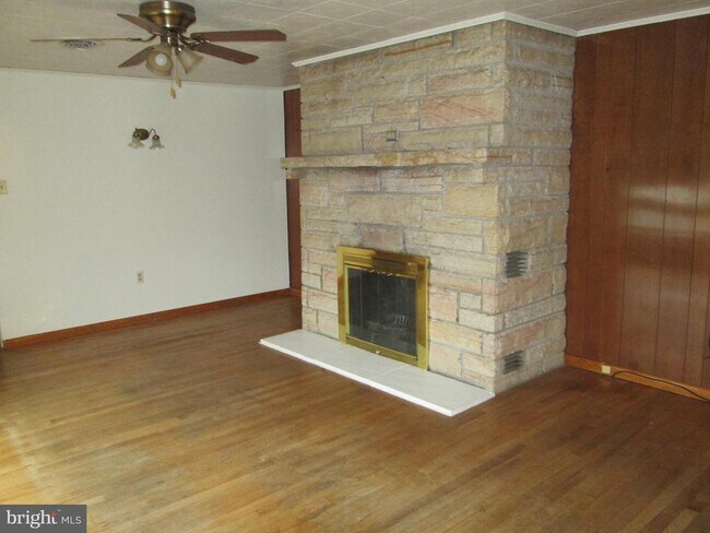 Building Photo - 315 York Rd