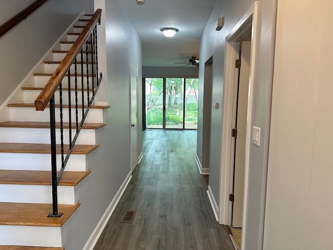 Building Photo - 1122 Regency Dr