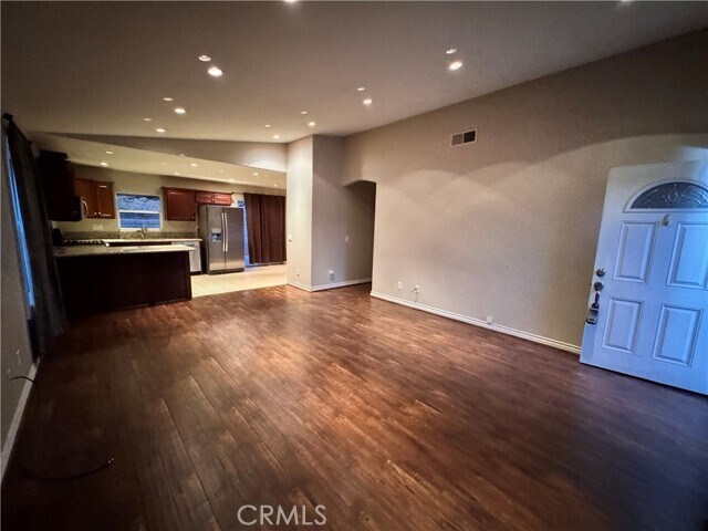 Foto del edificio - 932 Blossom Hill Dr