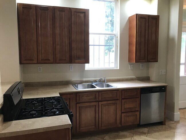Foto del edificio - 2654 Bellevue Ave