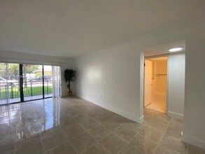 Building Photo - 650 NE 149th St