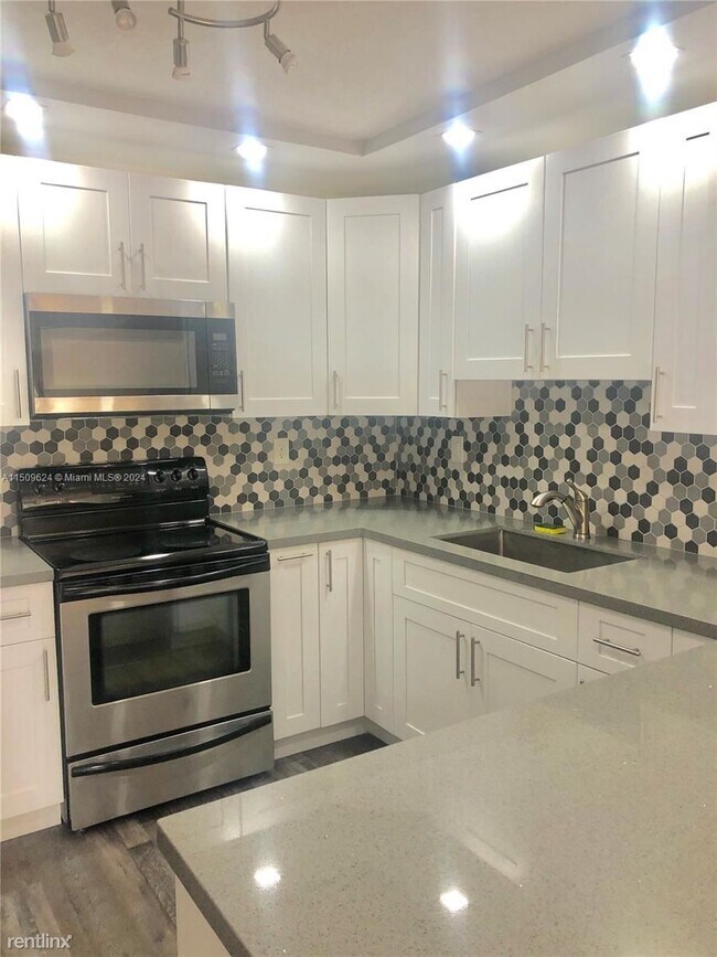 Building Photo - 3 br, 2 bath House - 8810 SW 132nd Pl # 404DN