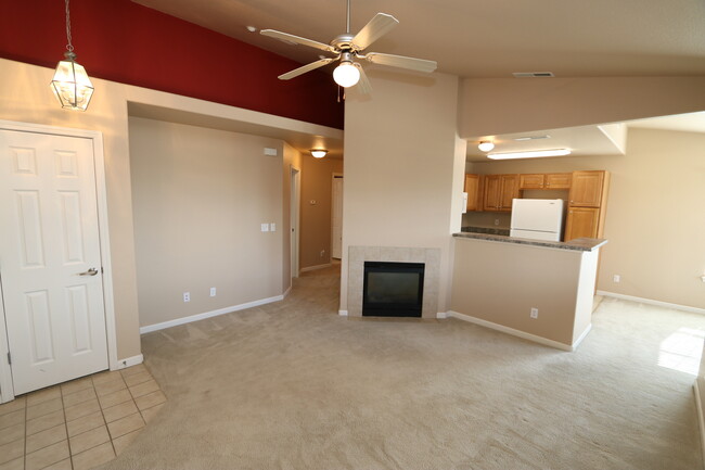 Foto del edificio - Upper level 2 bedroom condo near Peterson AFB