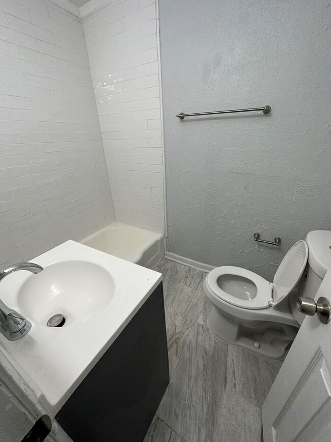 Foto del edificio - Renovated 3/2 Single Family Home Available Now!