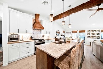 Building Photo - 3075 Forest Hills Dr