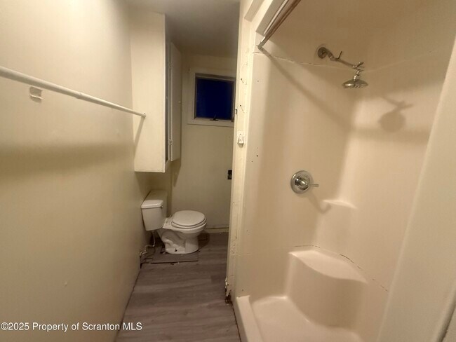 Building Photo - 526 N Fillmore Ave