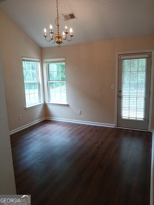 Foto del edificio - 125 Lakeview Trail