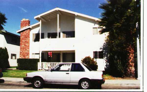 Building Photo - 717-721 Ivywood Dr