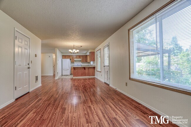 Building Photo - Beautiful 3BD 2BA Ranch Home - Large Corne...