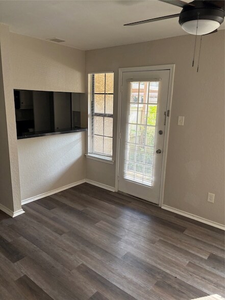 Foto del edificio - 1733 Crest Grove Dr
